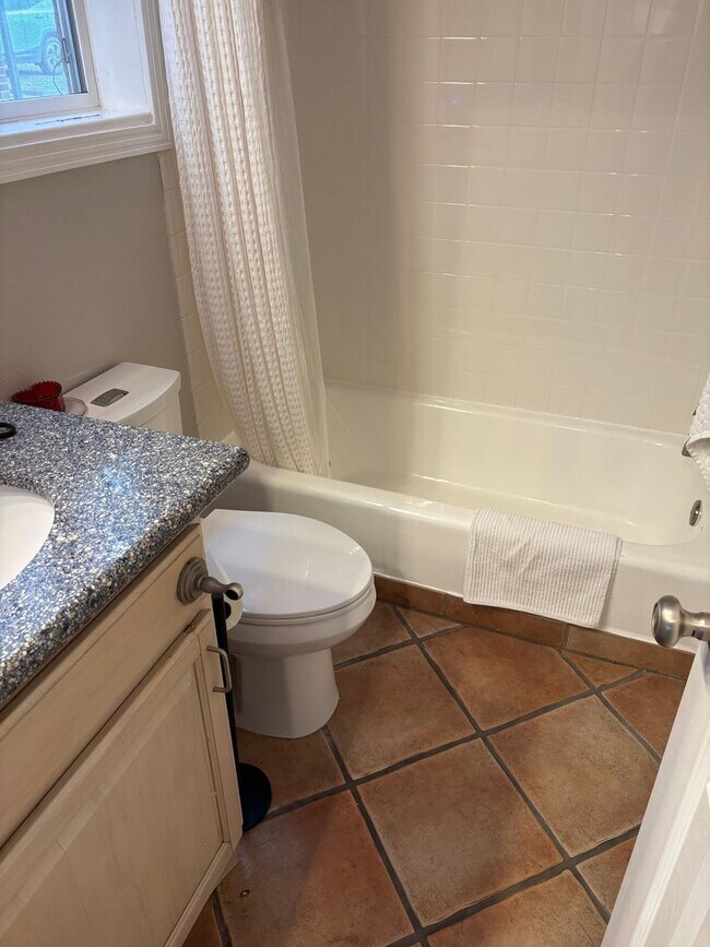 Building Photo - One Bedroom Condo Walking Distance to CU with Fenced Backyard and Flatiron Views!