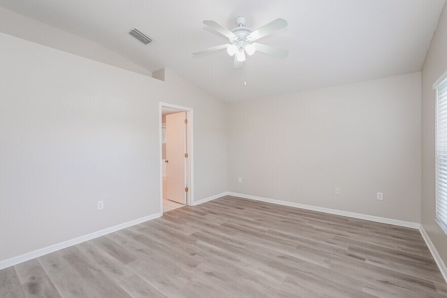 Building Photo - 926 Summer Breeze Dr