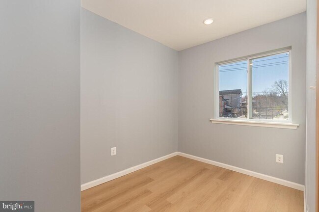 Building Photo - 4936 Nash St NE