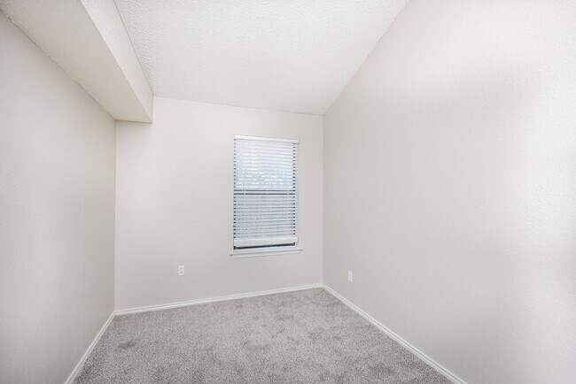 Building Photo - 1416 Horncastle St