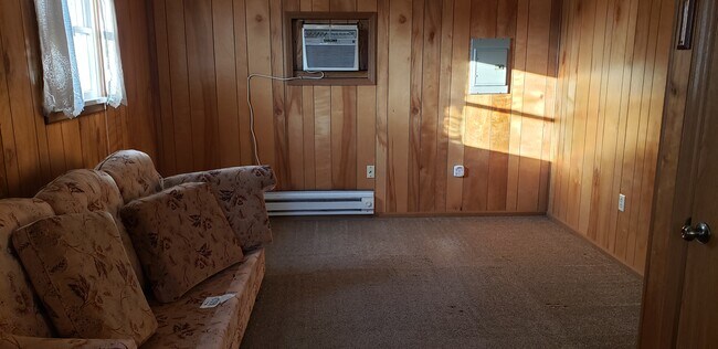 Building Photo - 385 Dille St