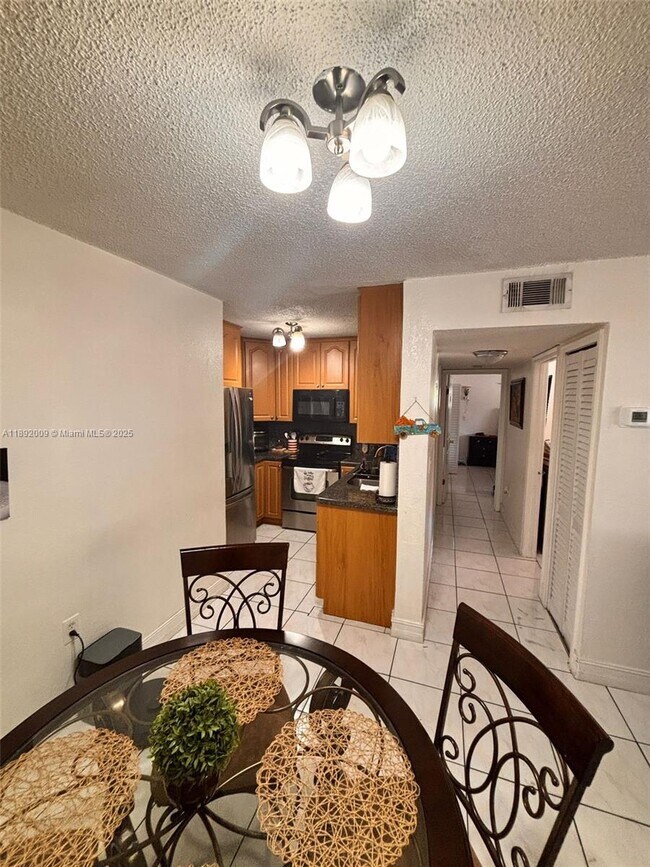 Building Photo - 2565 W 56th St