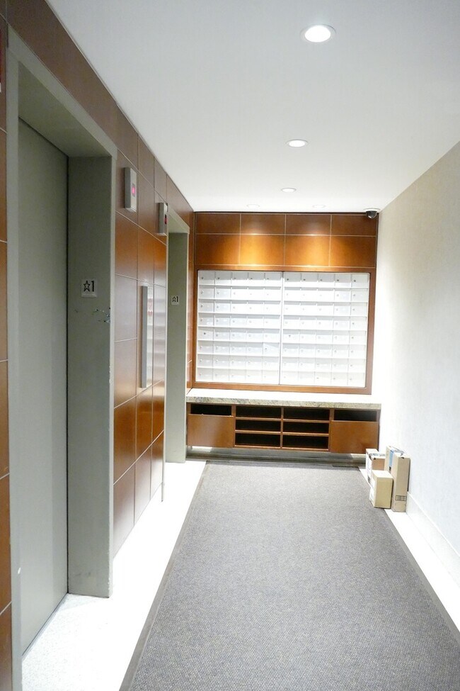 Building Photo - 1340 N Dearborn St