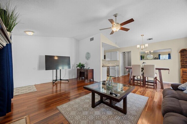 Building Photo - 1111 Fairlawn Cove