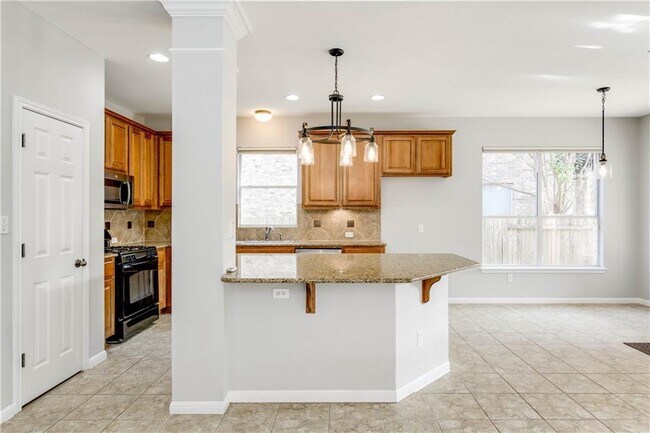 Building Photo - 321 Shea Dr