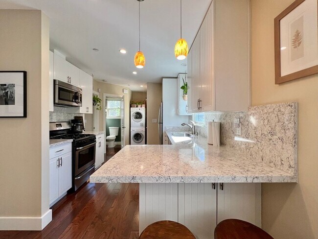 Building Photo - Two Bedroom Downtown Napa Gem