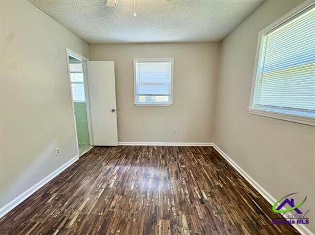 Building Photo - 102 Varee Dr
