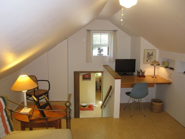 Building Photo - Charming Three Bedroom Home