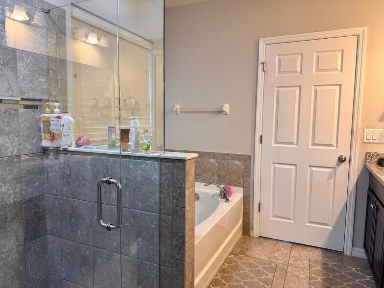 Building Photo - 19376 Roseate Dr