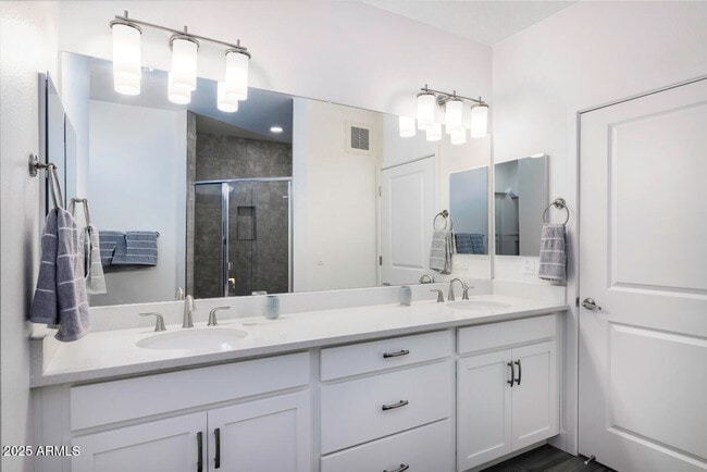 Building Photo - 2511 W Queen Creek Rd