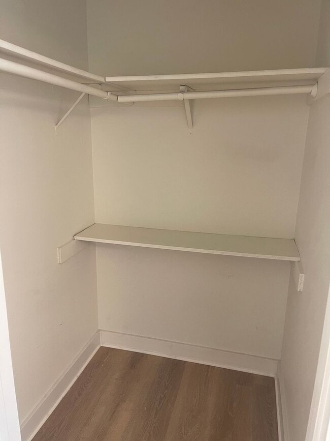 Building Photo - 2 bedroom, 2 bath condo near Greenwood.