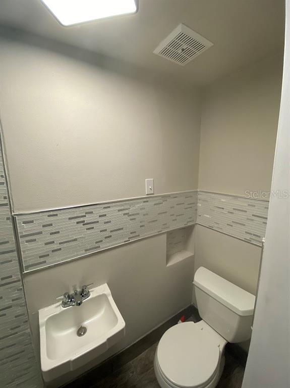 Building Photo - 6220 Glenwood Dr