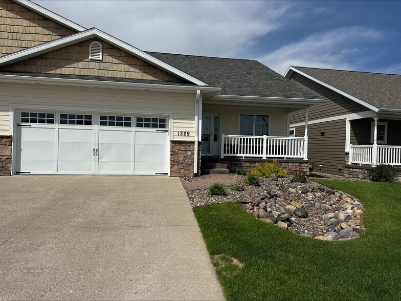 Building Photo - 1329 Pinecrest Ln