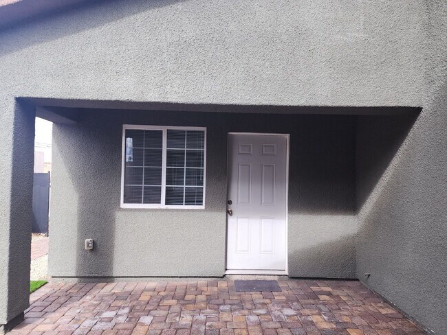 Building Photo - Single Story with Casita