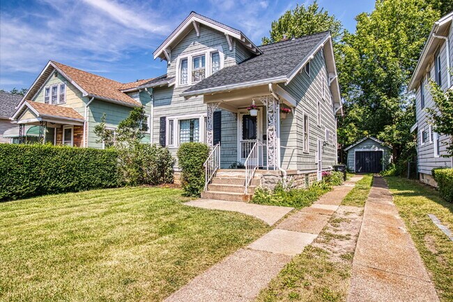 Building Photo - Furnished 4-Bedroom Single-Family Home in Kenmore