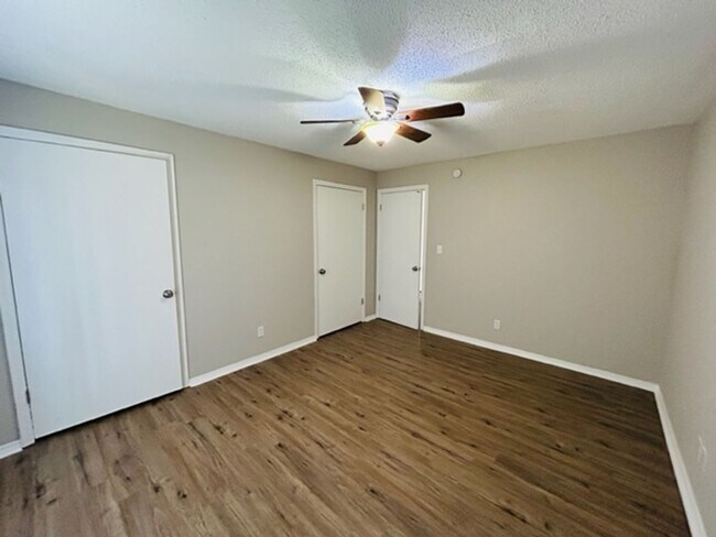 Building Photo - 2902 6th St.