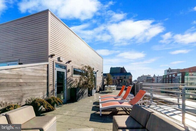 Building Photo - 1311 13th St NW