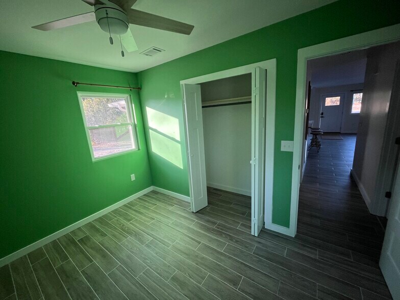 Building Photo - 100 Pecan Park Dr