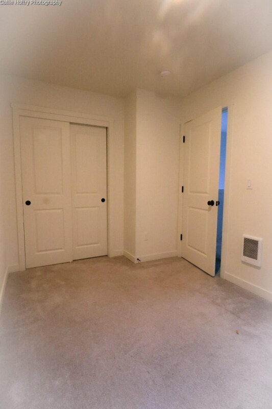 Building Photo - 12096 SE Pine St