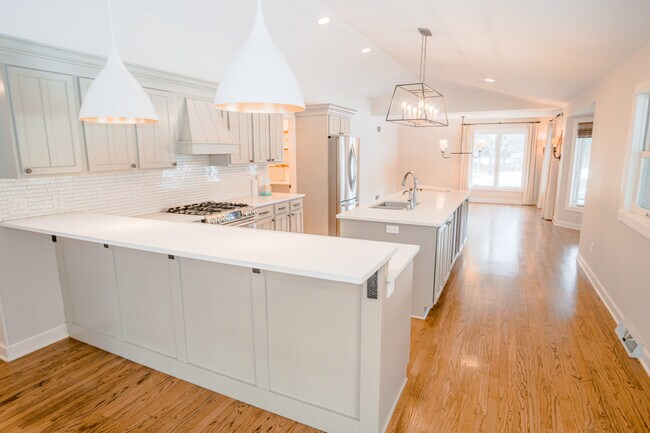 Building Photo - Private Oasis in the heart of Mequon