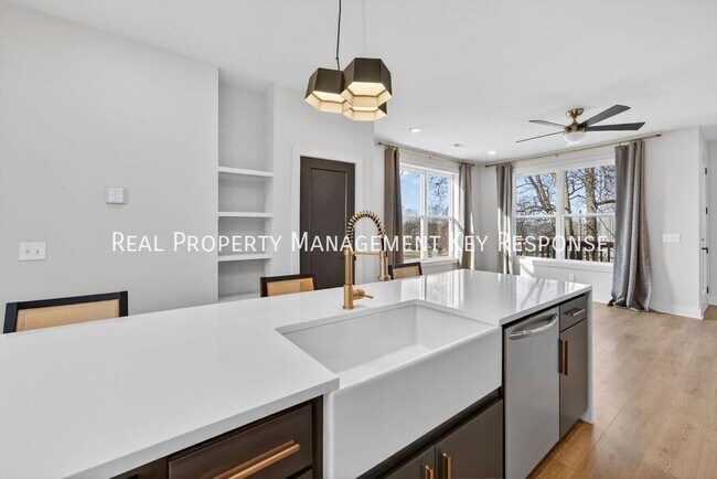 Building Photo - 2109 23rd Ave N