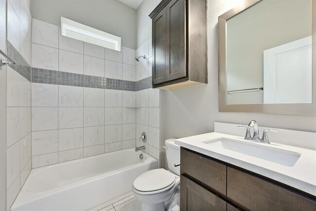 Building Photo - 286 Dayridge Dr