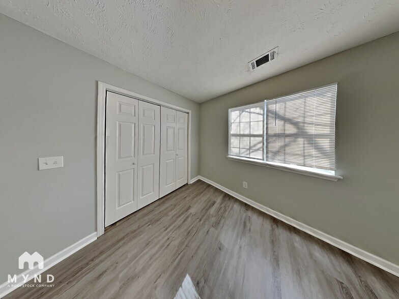 Building Photo - 45 Valley Dr