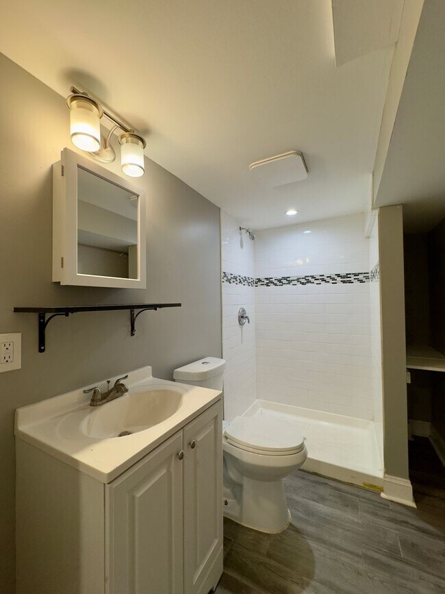 Building Photo - Charming 4 Bedroom/2 Bathroom Townhome in Mid-Govans, MD!