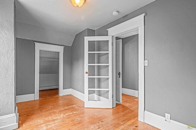 Building Photo - 626 NE Russell St