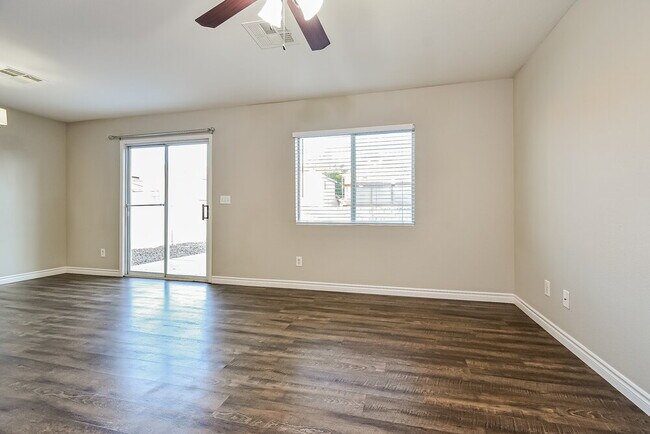 Building Photo - 1110 Cliffbrook Hedge Ave