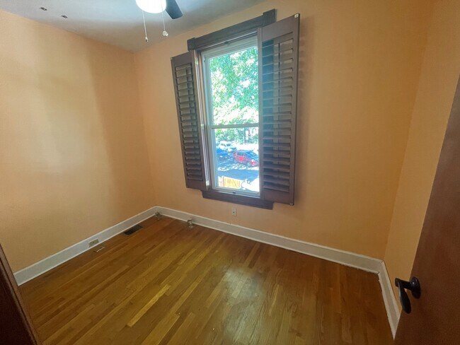 3rd bedroom - 1120 K St NE