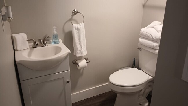 Building Photo - 214 McGarity St