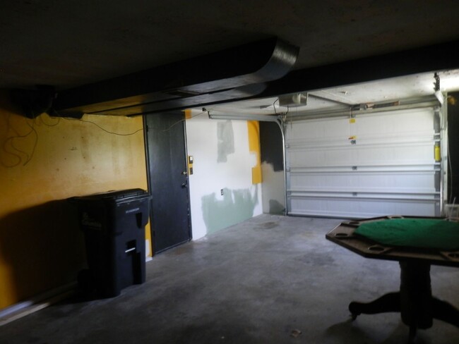 Building Photo - Great 2 Bedroom Duplex In SW Columbia!