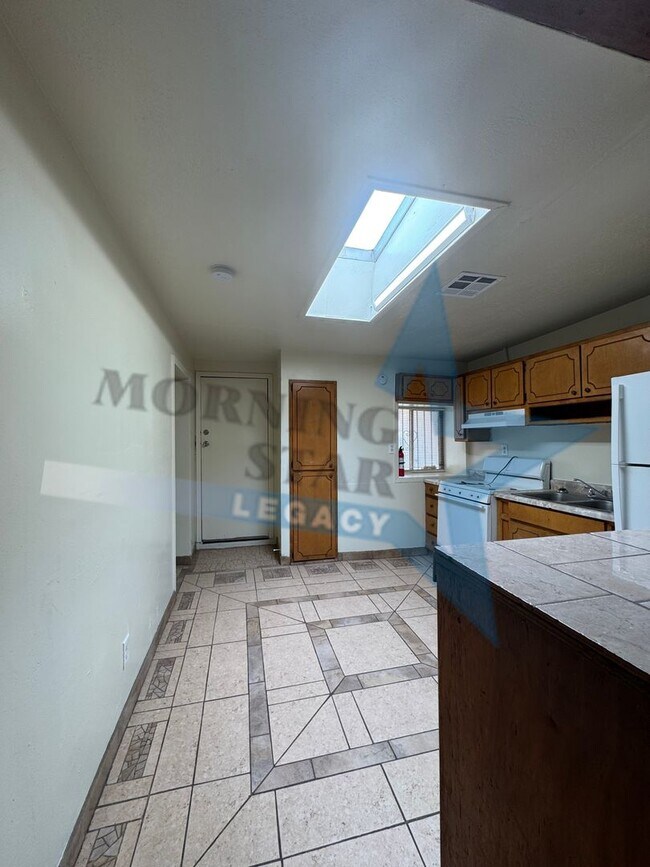 Building Photo - 316 Augustine Ave