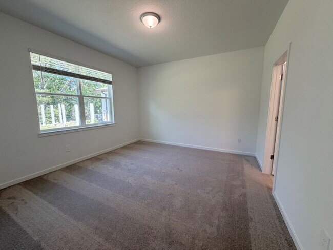 Building Photo - 3935 Big Sky Dr