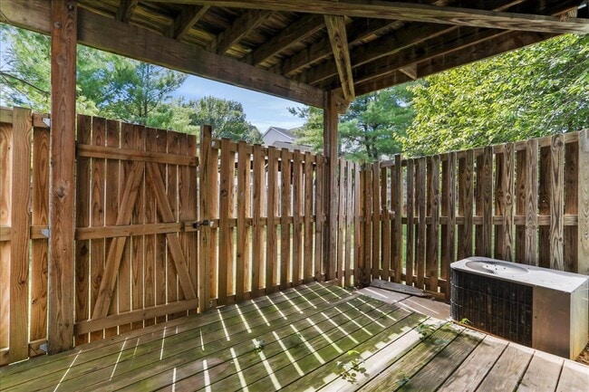 Building Photo - 1310 Hampshire Dr