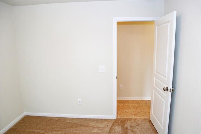Building Photo - 12323 Skyview Manor Dr