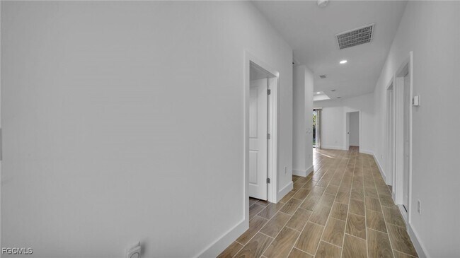 Building Photo - 704 Homer Ave S