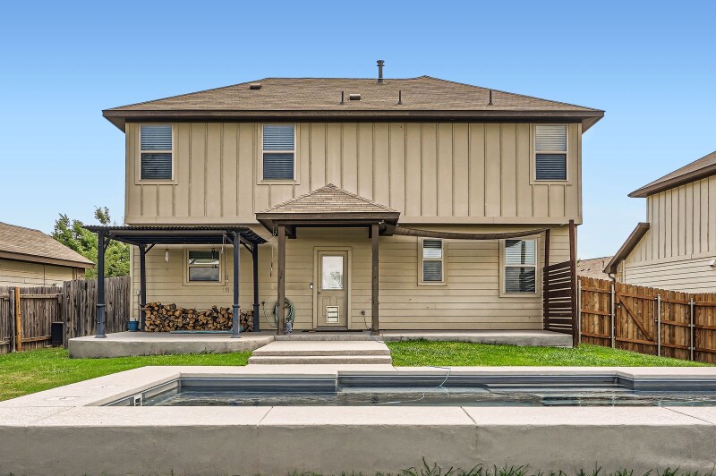 Building Photo - 220 Pebble Creek Ln