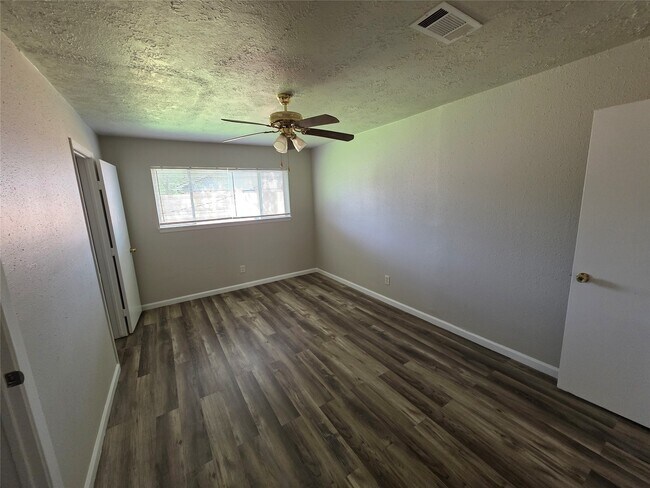 Building Photo - 9723 Huntington Way Dr