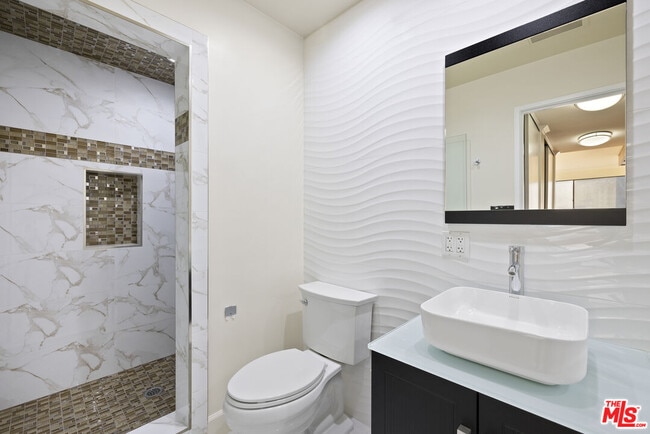 Building Photo - 325 N Oakhurst Dr