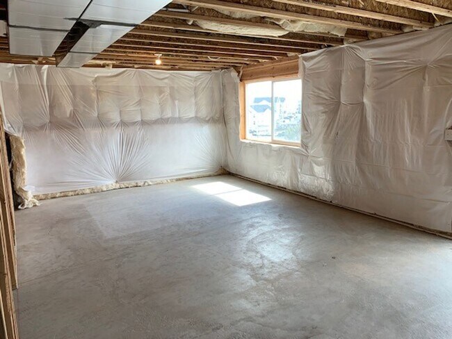 Building Photo - Beautiful Townhome in Great Location!