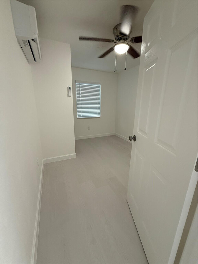 Building Photo - 626 37th St