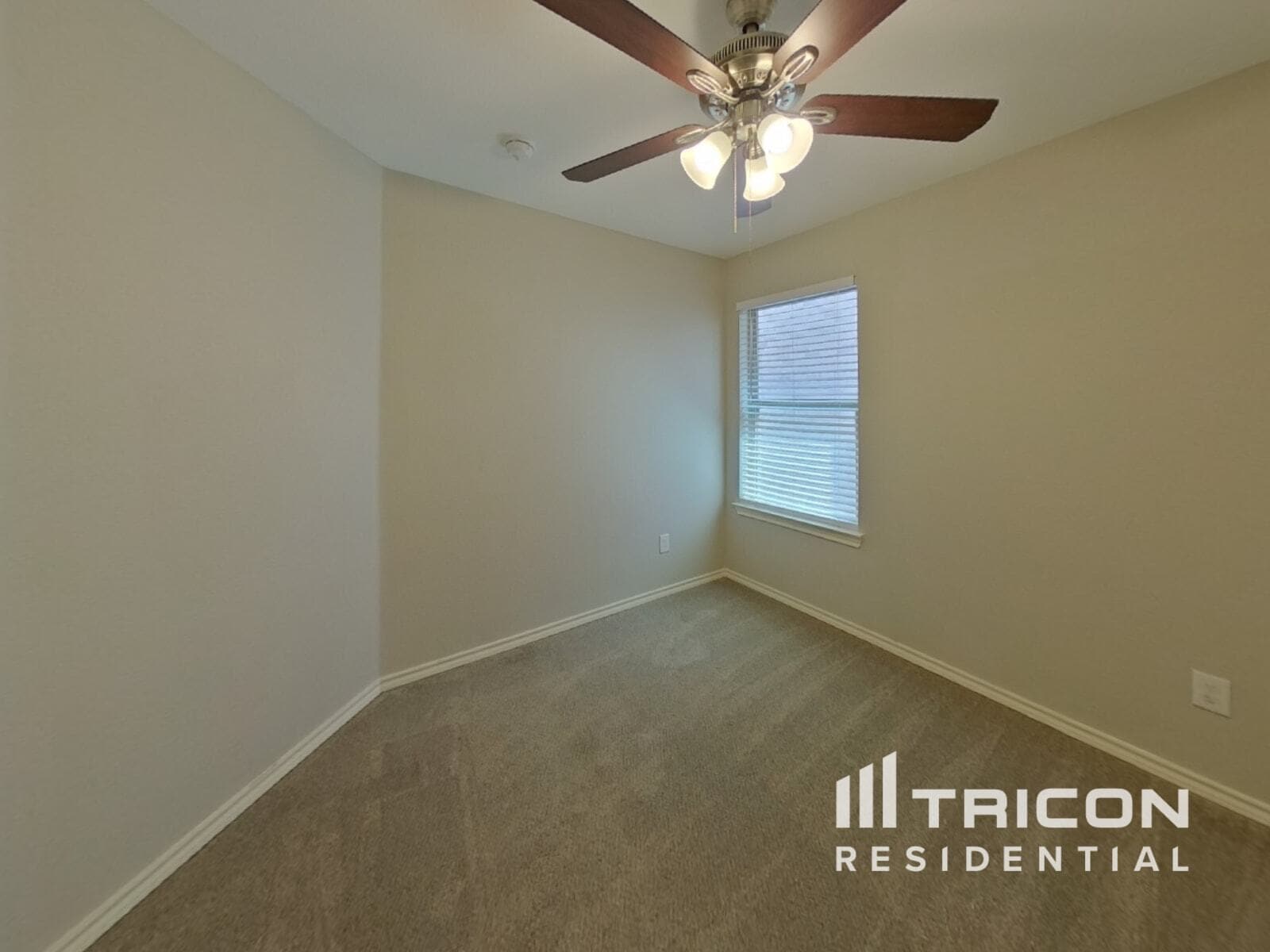Building Photo - 617 Chickadee Dr