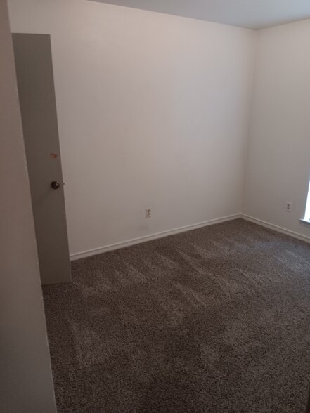 Building Photo - 2746 Meadow Gate Ln