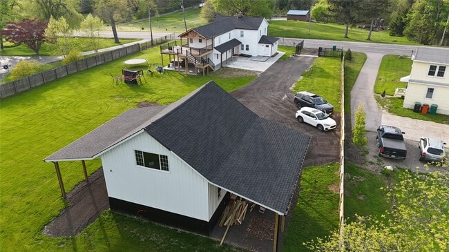 Building Photo - 6615 E Lake Rd