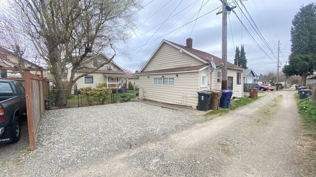 Building Photo - 3116 1/2 N 8th St-