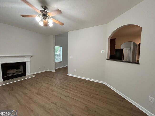 Building Photo - 6533 Silk Tree Pointe