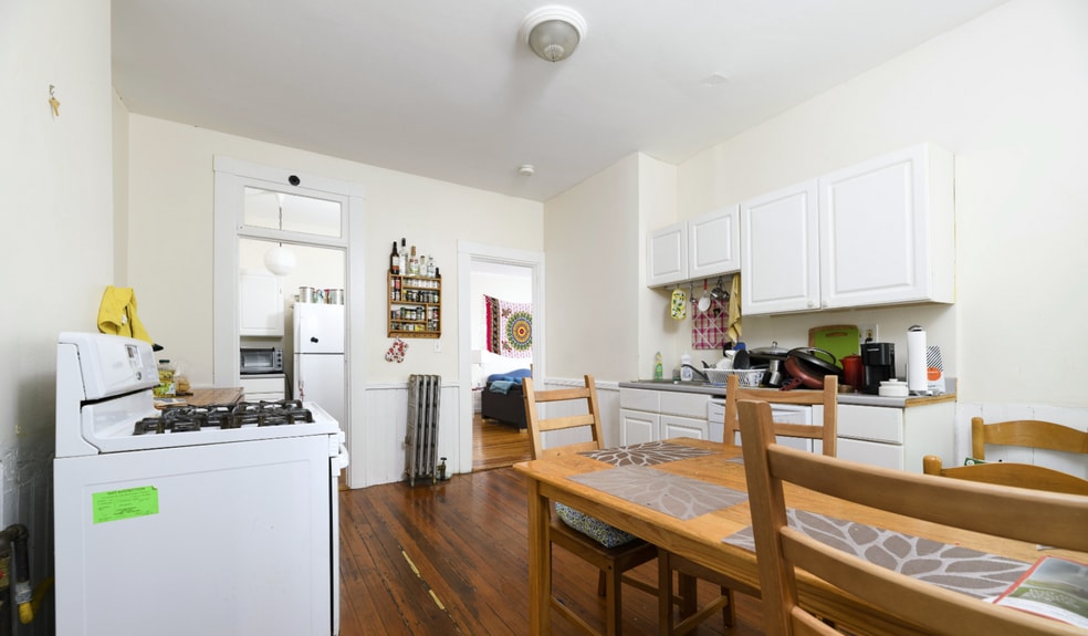 Building Photo - 10 Trowbridge St