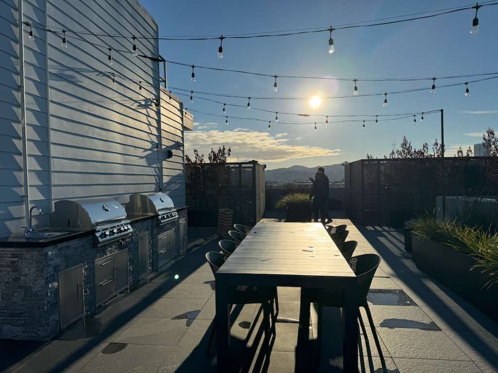 Building Photo - 395 6th St